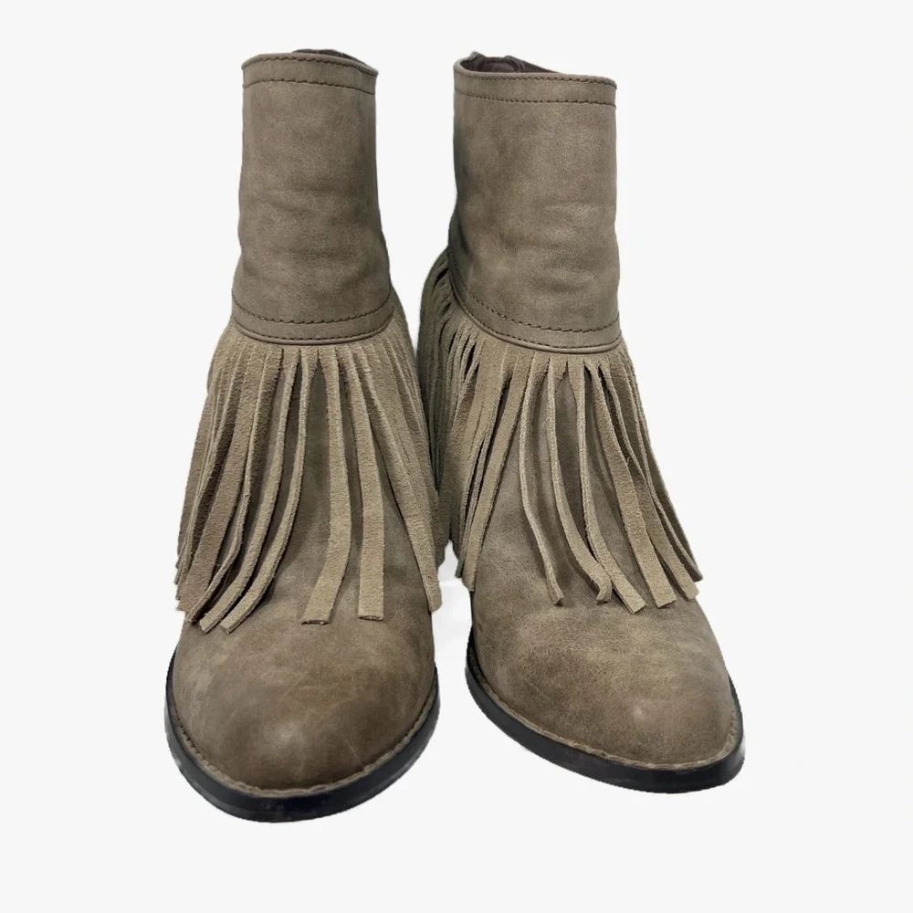 Very Volatile Neutral Tan Fringed Ankle Boots Back Zip Womens size 8